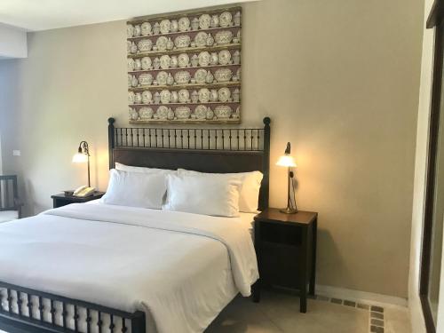 Ao Nang Colors Hotel - Aonang Beach Room Type - King Suite with Balcony