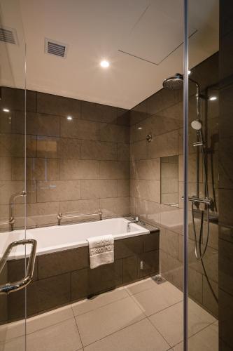 Deluxe Twin Room image 4