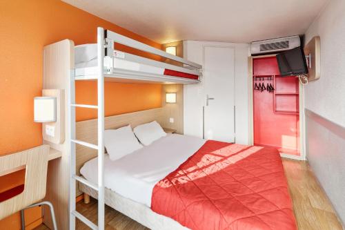 Triple Room (1 Double Bed + 1 Single Bed)