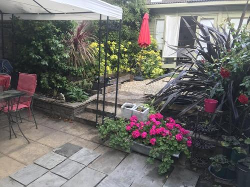 2 Bed Lovely Garden Flat nr Wandsworth Common photo