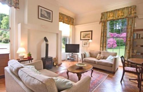 Warwick Hall - image 4