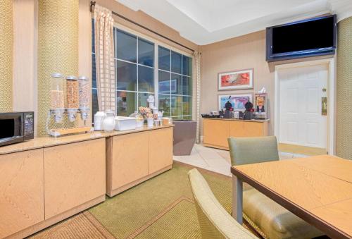 La Quinta Inn & Suites by Wyndham Sherman