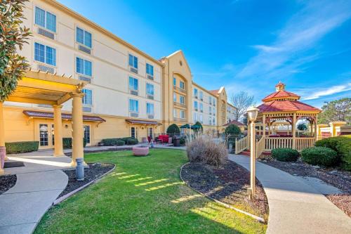 La Quinta Inn & Suites by Wyndham Sherman