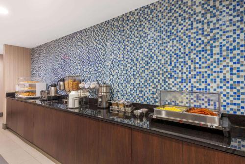 ห้องอาหาร, La Quinta Inn & Suites by Wyndham Aberdeen-APG in อเบอร์ดีน (MD)