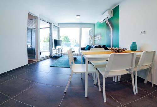 Marina Apartman Hotel in บาลาตอนเซเมส