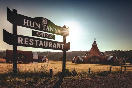 Hunnia - Huntanya - image 2