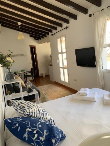 HomeySeville Stunning attic with private terrace and Parking optional, Sevilla (Foto 8)
