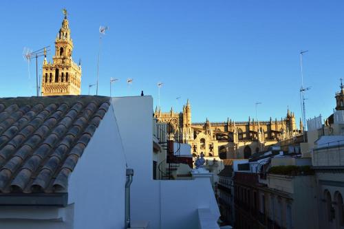 HomeySeville Stunning attic with private terrace and Parking optional, Sevilla (Foto 6)