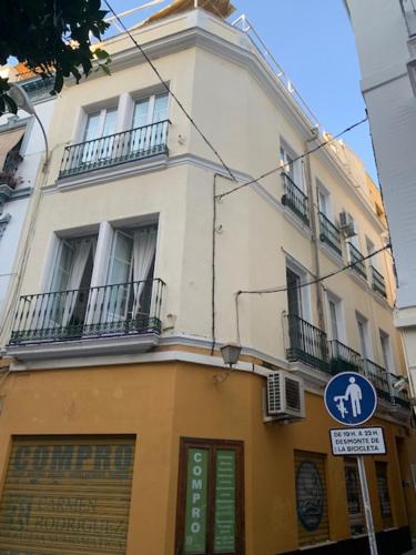 HomeySeville Stunning attic with private terrace and Parking optional, Sevilla (Foto 7)