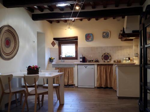 Konyha, Andante appartamenti in Castelnuovo di Val di Cecina