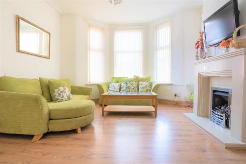 *beautiful Liverpool Orrell Park Guest House*, , Merseyside