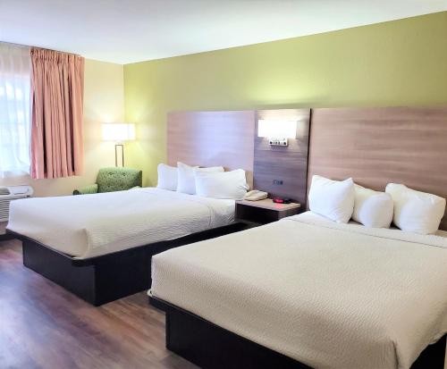 2 queen beds