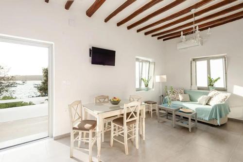 Marousso's Seafront House, Pension in Aliki