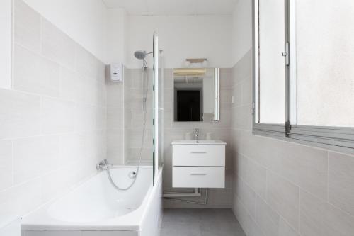 Lille City Hotel - image 11