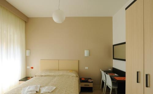 Honey Rooms - image 12
