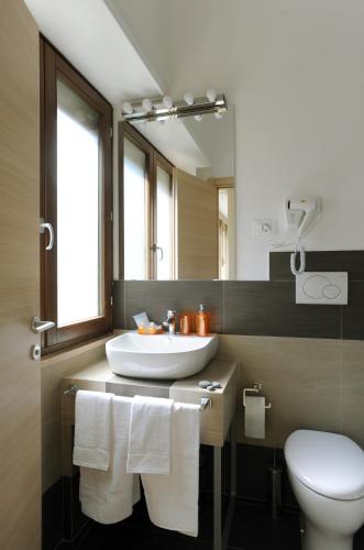 Honey Rooms - image 13