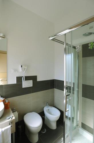 Honey Rooms - image 11