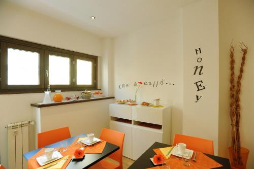 Honey Rooms - image 6