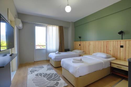 Kayi Apart Hotel Set in a prime location of Bolu, Kayi Apart Hotel puts everything the city has to offer just outside your doorstep. Both business travelers and tourists can enjoy the hotels facilities and services. 