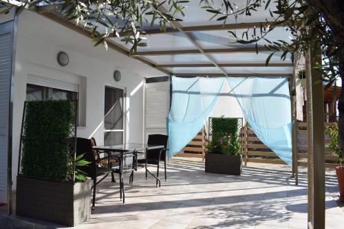 Balcony/terrace, Garden Rooms in Fanari