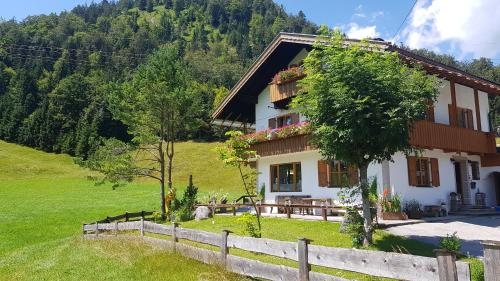 B&B Wallgau - Am alten Skihang - Bed and Breakfast Wallgau