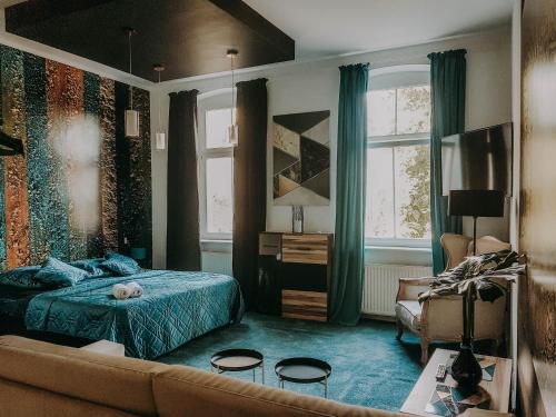 1 king bed, 1 sofa bed