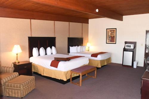 2 queen beds