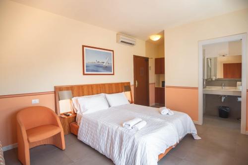 Hotel Romeo - image 4