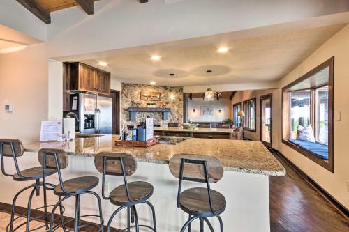 Pet-Friendly Home on 40 Acres with Stunning Mtn Views