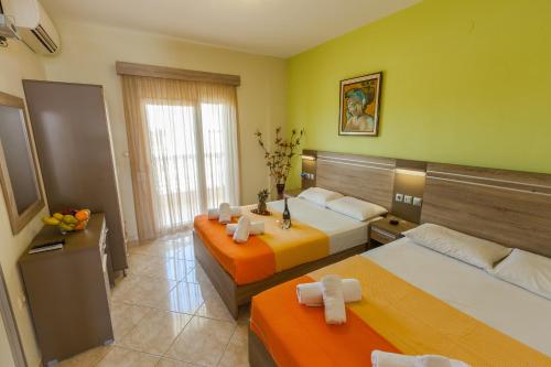 2 double beds