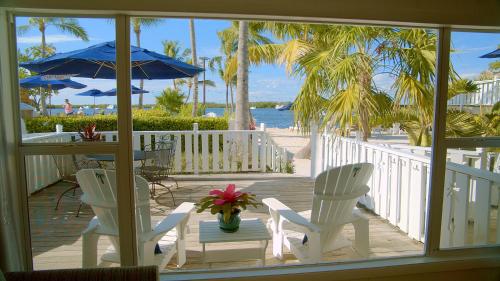 Coconut Palm Inn Coconut Palm Inn is perfectly located for both business and leisure guests in Key Largo (FL). The hotel offers a wide range of amenities and perks to ensure you have a great time. To be found at the h