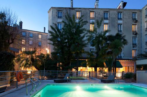 Swimming pool, Hotel Oceania Le Metropole near Musée Atger