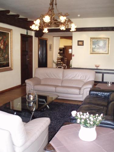Hotel Ambassade - image 2