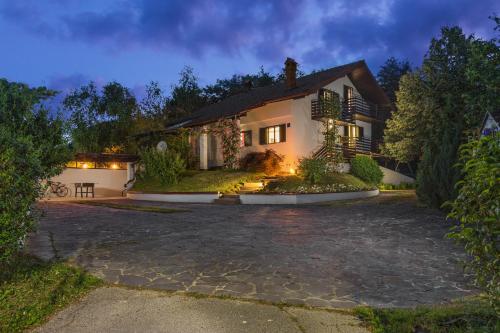 Viesnīcas āriene, Villa Bella, villa with heated Pool in Cerovlje