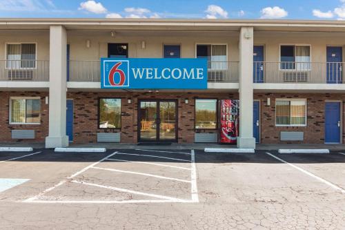 Motel 6-Youngstown, OH