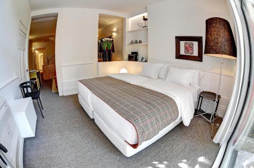 Superior Two-Bedroom Apartment image 6