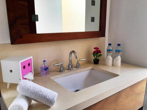 Villa Vanna - Lombok Room Type - Deluxe Double Room with Balcony and Sea View