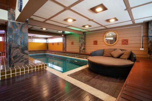 Orchid Pool Villa Phuket - 수영장