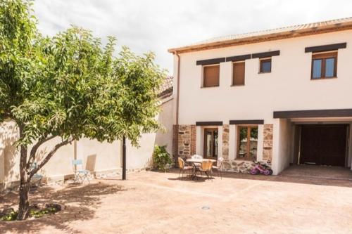 Iekārtas, La Casa de los Dos Rubios in Nava de la Asuncion