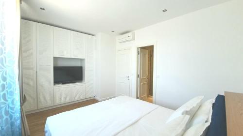 PRIVE Seaview Duplex Apartment