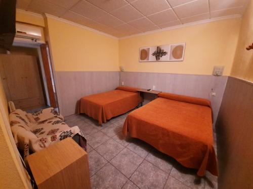 2 twin beds