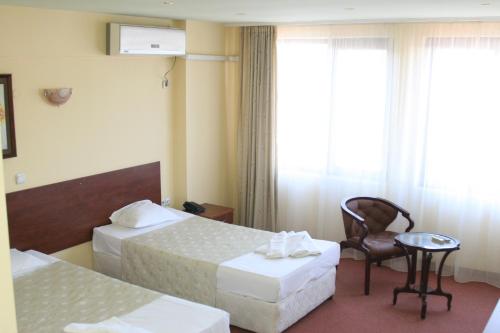Avenue Hotel
