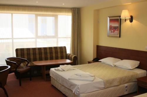 Avenue Hotel
