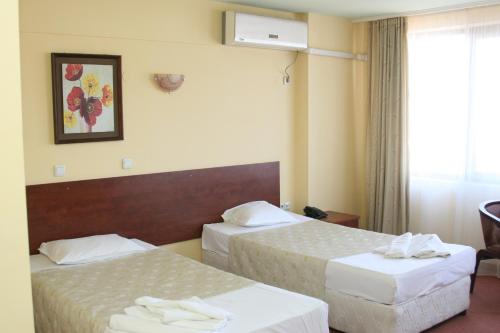 Avenue Hotel