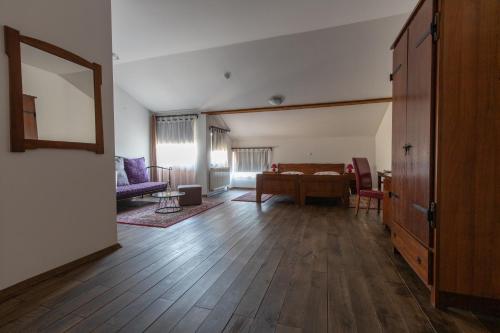 Hotel Lug Room Type - Twin Room with Balcony