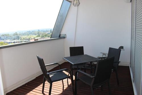 Family Room with Balcony - air conditioning