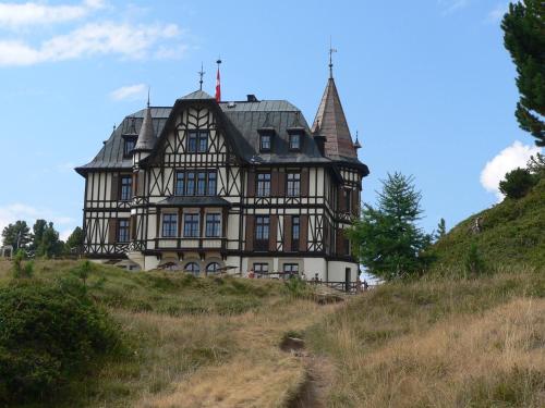Chalet Valaisia - image 11