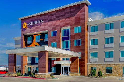 La Quinta Inn & Suites by Wyndham Northlake Ft. Worth