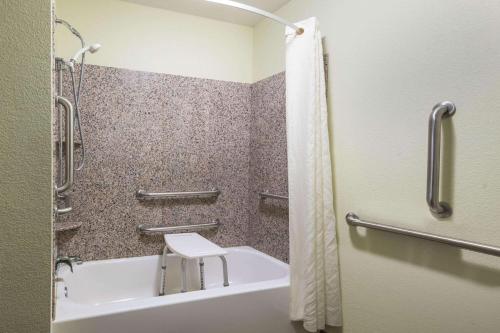 La Quinta by Wyndham Las Vegas Airport South - image 11