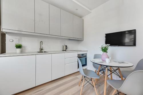 One-Bedroom Apartment image 7